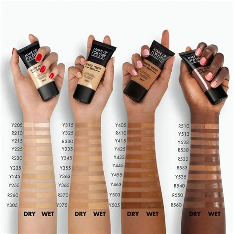 Achieve a photo-ready complexion with the velvety matte finish of this foundation
